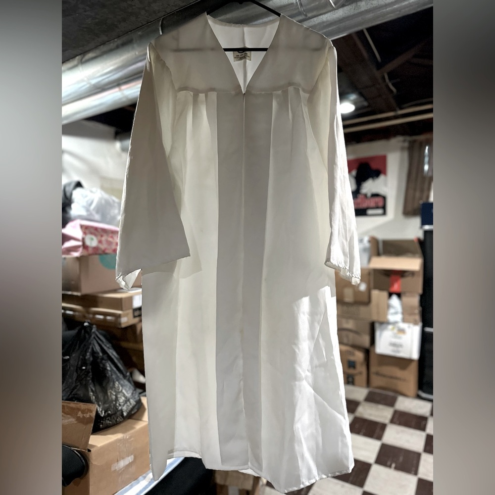 Used Jostens Graduation Gown white size 5’1”-5’3”